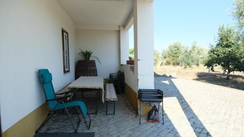 a patio with a table and chairs on a building at Casa da Papoila in Abrantes