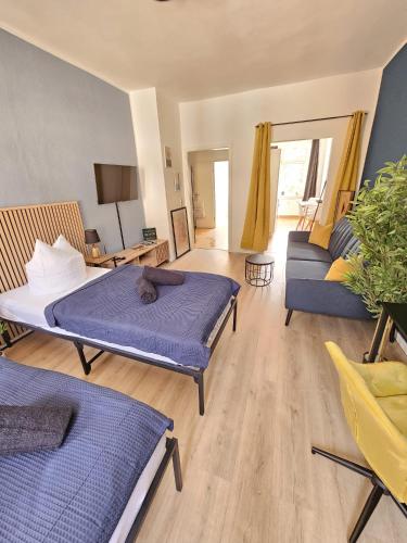Postel nebo postele na pokoji v ubytování Moderne Ferienwohnung in unmittelbarer Nähe zum Schloss