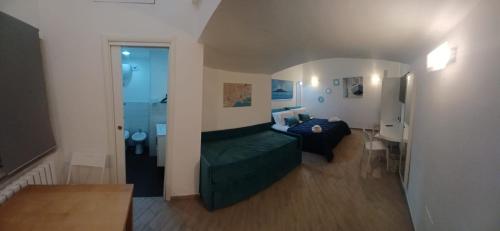 Neapolis Mini Flat