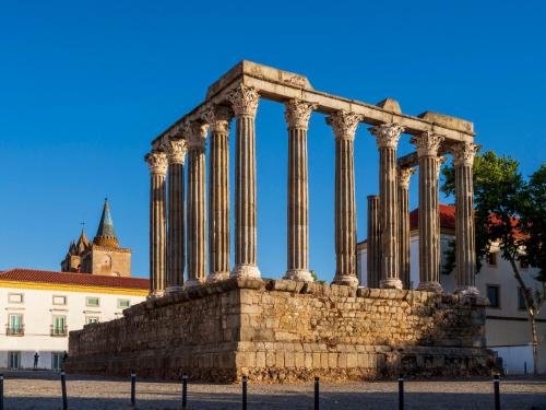 a temple with columns in front of a building at Holiday Inn Express Évora by IHG in Évora