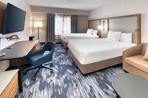 Postel nebo postele na pokoji v ubytování Fairfield Inn & Suites by Marriott Toronto Brampton