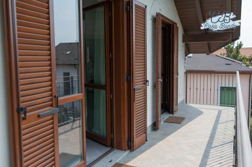 a building with wooden doors and a walkway at Casa Bonita Rho in Rho