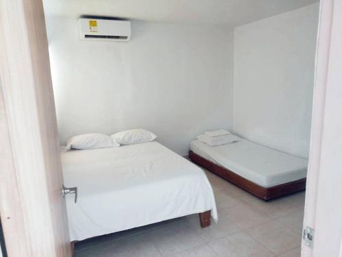 Katil atau katil-katil dalam bilik di Céntrico apartamento en Coveñas 3