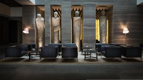 Гостиная зона в InterContinental Dubai Marina by IHG