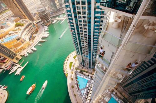 Бассейн в InterContinental Dubai Marina by IHG или поблизости