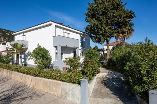 Apartments with parking spaces Baska, Krk - 19538