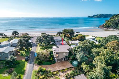an aerial view of a house and the beach at Seaviews on Second - 100 metres from Onetangi Beach! - Be My Guest Waiheke in Onetangi