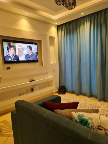 Televiisor ja/või meelelahutuskeskus majutusasutuses Sharm Hills