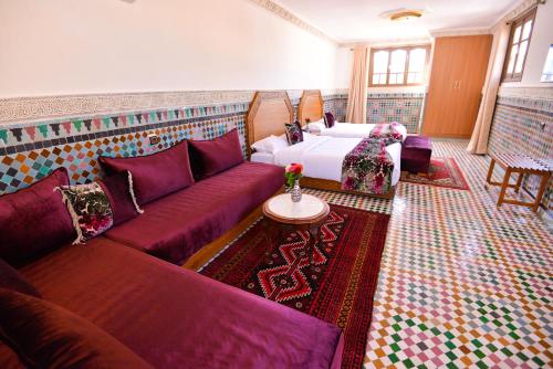 a living room with a couch and a bed at Riad Dilar Fes & Spa in Fès