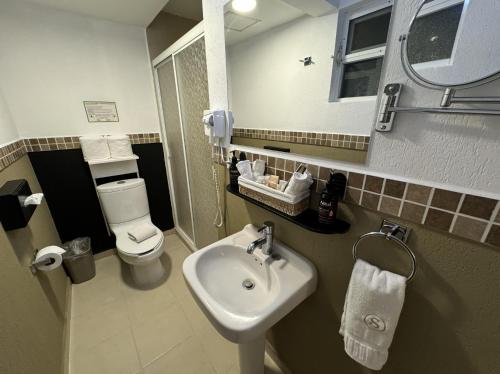 Koupelna v ubytování Hotel Interforum