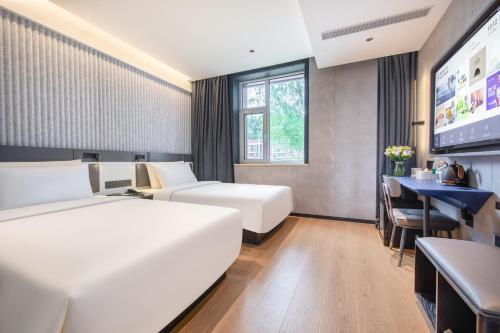 Ένα ή περισσότερα κρεβάτια σε δωμάτιο στο Atour Light Hotel Beijing Zhongguancun Renmin University