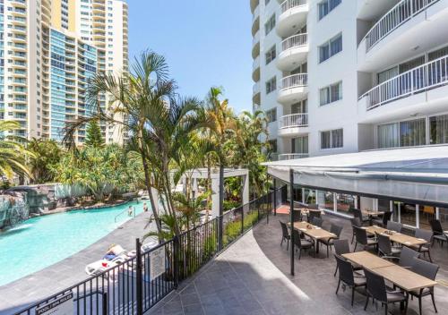 Hồ bơi trong/gần Surfers Paradise - Huge Family Apartment
