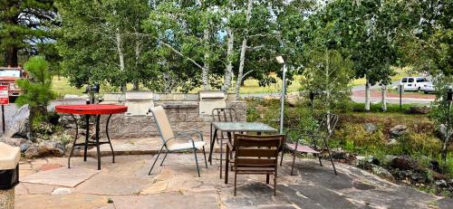 a patio with a table and chairs in a garden at Cabin with a Mountain view 6B in Williams