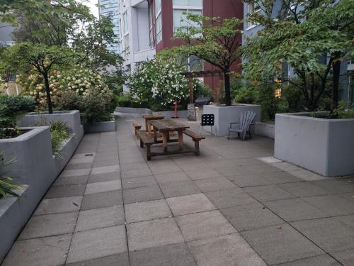 Κήπος έξω από το Elegant Downtown Vancouver Loft