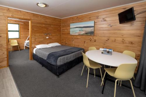 Postel nebo postele na pokoji v ubytování Motueka TOP 10 Holiday Park