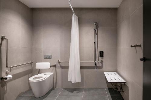 Melbourne Marriott Hotel Docklands Image