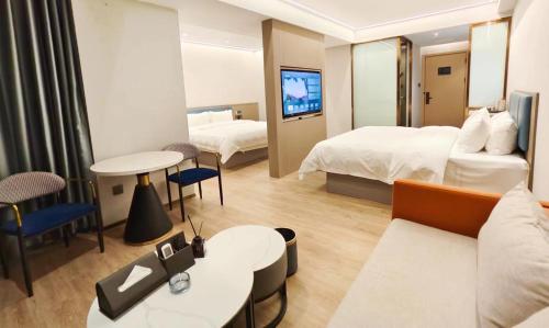 Postel nebo postele na pokoji v ubytování Yizhi Hotel - Guangzhou Tower Metro Station Pazhou Convention and Exhibition Center Branch