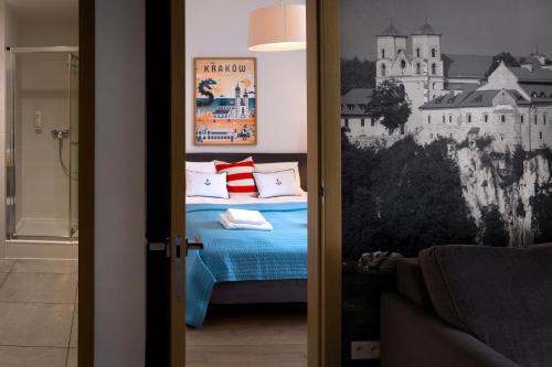 a bedroom with a bed and a painting on the wall at Riverside Aparthotel Cracow in Kraków