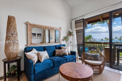 Χώρος καθιστικού στο Ocean-Sunset View Condo - Steps to Beach, Cafes & Shops
