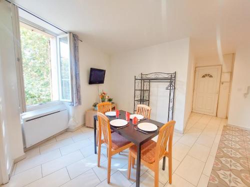 Photo de la galerie de l'établissement Charmant appartement près du marché, gare et port à 5mn, à Toulon