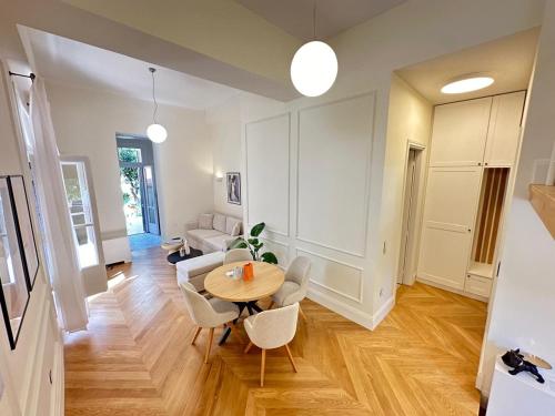 Detached house,with courtyard and fast Wi-Fi in the city centre