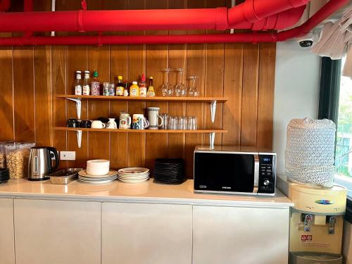 Una cocina o zona de cocina en Hobnob Hostel