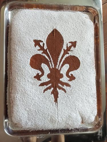 a towel with a flower on it in a tray at Agriturismo Raccianello in San Gimignano