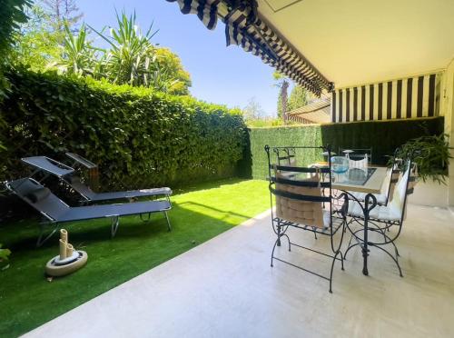 Rénové, grande terrasse, piscine, au calme absolu