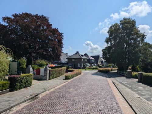 a cobblestone street in front of a house at Logement Nij Bonga Holwerd in Holwerd