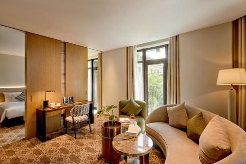 Postel nebo postele na pokoji v ubytování REY Hotel Hanoi