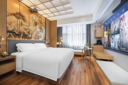 Postel nebo postele na pokoji v ubytování Jingli Hotel - Beijing New National Exhibition Capital Airport