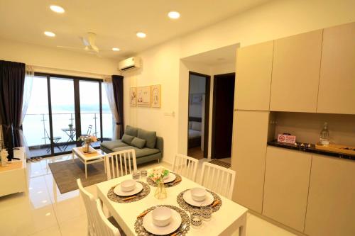 a kitchen and living room with a table and chairs at Bay Laurel Country Garden 2卧室 海景房 Danga Bay in Johor Bahru