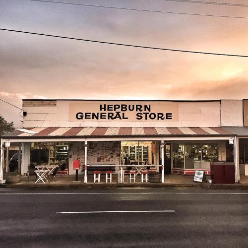 a store with a sign that reads establan general store at Hepburn Springs Motor Inn in Hepburn Springs