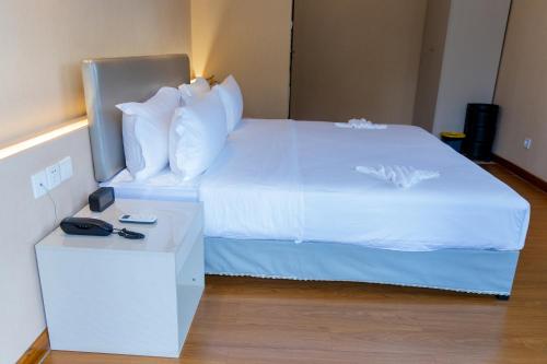 Postel nebo postele na pokoji v ubytování Harmony Hotel Kampala
