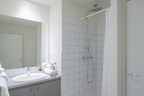 Bilik mandi di Capucine Cosy Appart Hôtel 3 étoiles