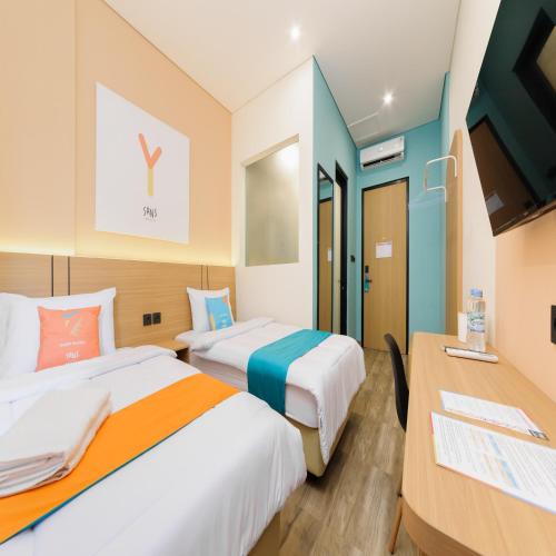 Postel nebo postele na pokoji v ubytování Sans Hotel Kedoya
