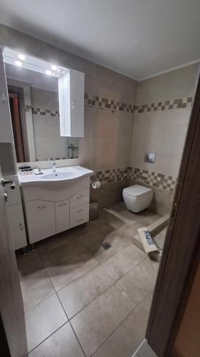 A bathroom at Déjà Blue