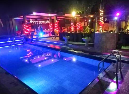 Bazén v ubytování Santorini lux villa nebo v jeho okolí
