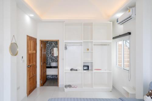 a bathroom with white walls and a glass door at 哦先生的海景别墅 Aoyon Beach in Phuket Town