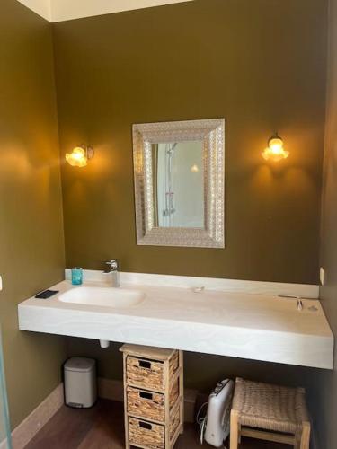 Photo de la galerie de l'établissement Château À louer Proche StEmilion, à Saint-Magne-de-Castillon