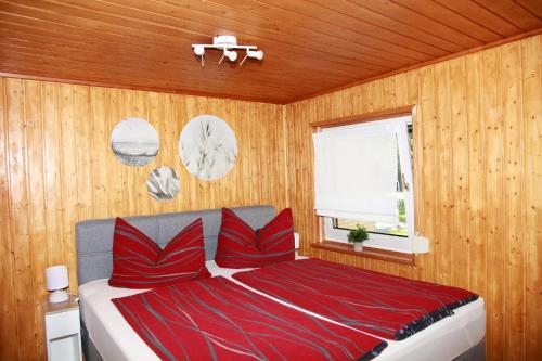 Postel nebo postele na pokoji v ubytování Haus Waldidyll am Briesensee