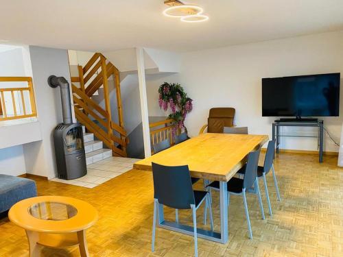 a dining room with a wooden table and chairs at Lake View Residence in Niederried