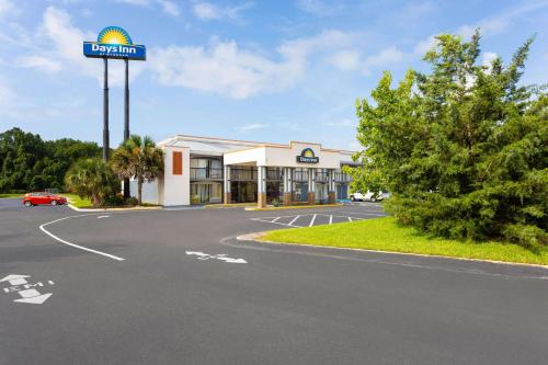a sign for aldi in a parking lot at Days Inn by Wyndham Wildwood I-75 in Wildwood