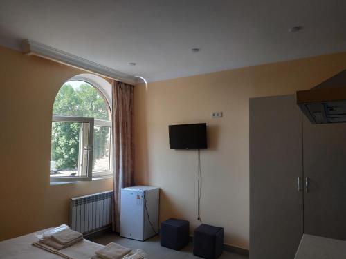 TV a/nebo společenská místnost v ubytování Rose Hotel Yerevan
