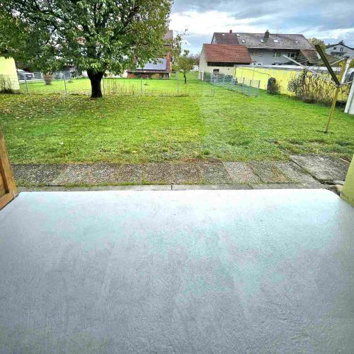 an empty driveway in a yard with a field at Ferienwohnung Lottstetten in Lottstetten