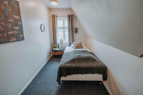 Postel nebo postele na pokoji v ubytování Héradsskólinn Historic Guesthouse