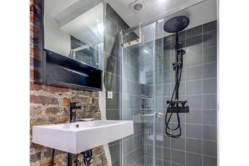 Photo de la galerie de l'établissement Le Boudoir - Montmartre - Proche Moulin Rouge, à Paris