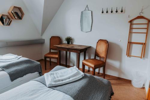 Postel nebo postele na pokoji v ubytování Héradsskólinn Historic Guesthouse