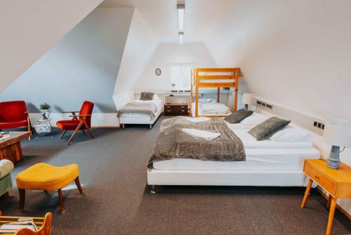 Postel nebo postele na pokoji v ubytování Héradsskólinn Historic Guesthouse