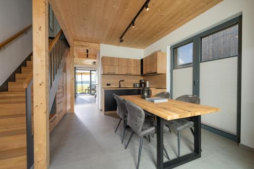 Dapur atau dapur kecil di Haus am See - Fewos Luv & Lee